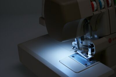 Singer-HD0420-Serger-Lighting-1 Singer-HD0420-Serger-Lighting-1